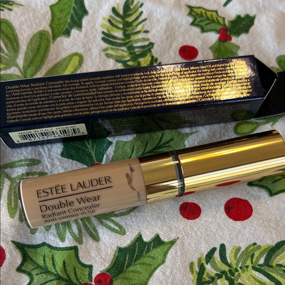 Estee Lauder Double Wear Radiant  Concealer in 1W Light - Picture 3 of 3